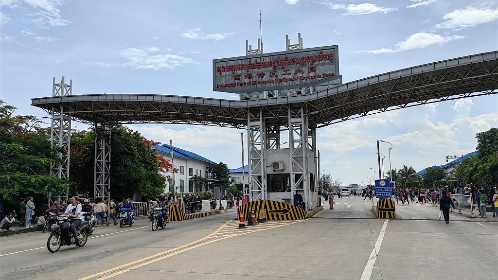 The picture shows workers in Sihanoukville Special Economy Zone off duty, in Cambodia, May 22, 2023. /CFP
