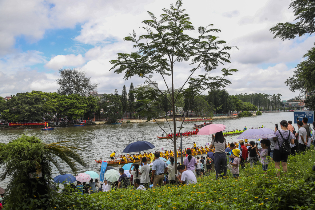 A dragon boat race is held in Dongguan, south China's Guangdong Province, June 18, 2023. /CFP