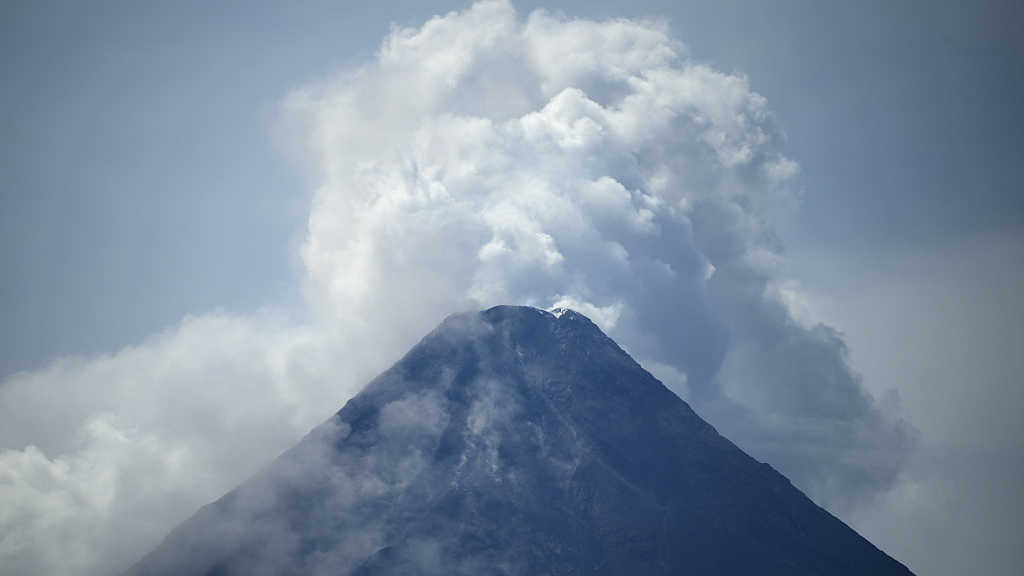 Over 600 Evacuees Fall Ill Due To Volcanic Eruption In Philippines Cgtn 8700