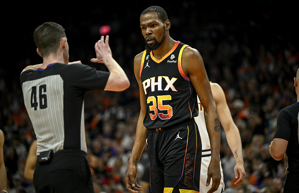 Kevin Durant (#35) of the Phoenix Suns looks on in Game 6 of the NBA Western Conference semifinals against the Denver Nuggets at the Footprint Center in Phoenix, Arizona, May 11, 2023. /CFP
