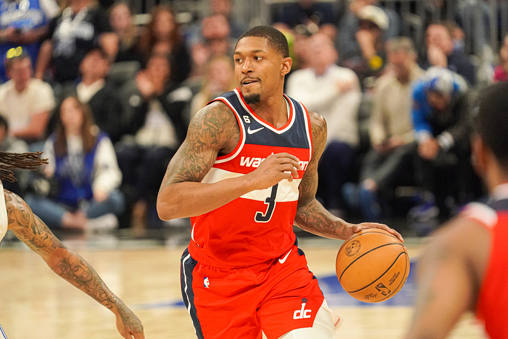 Bradley Beal (#3) of the Washington Wizards dribbles to penetrate in the game against the Orlando Magic at the Amway Center in Orlando, Florida, March 21, 2023. /CFP