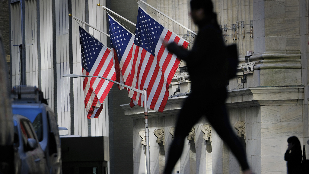 A pedestrian walks past the New York Stock Exchange in New York City, U.S., October 27, 2022. /CFP