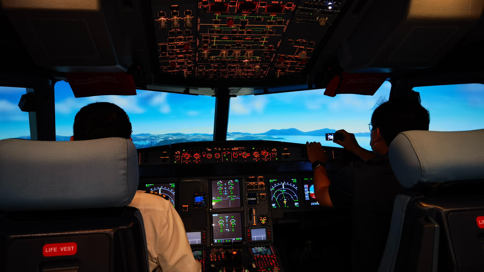 AT-F1005 Airbus 320 Flight Simulator and Visual System