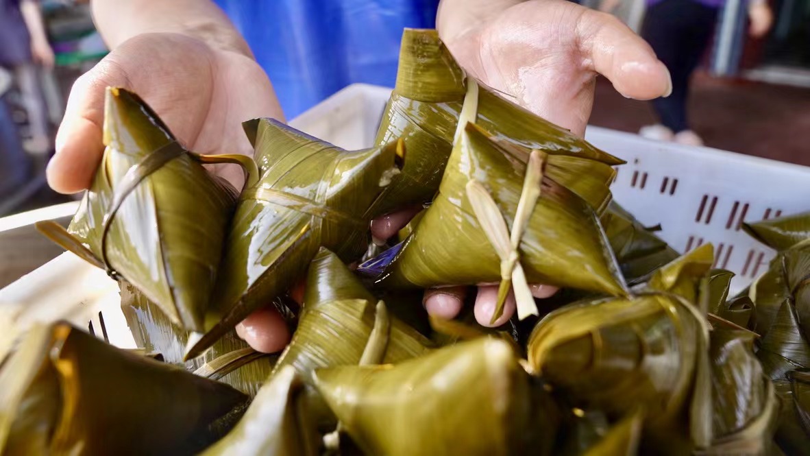 Live: Savor yummy rice dumplings in a 'Zongzi Village' in north China