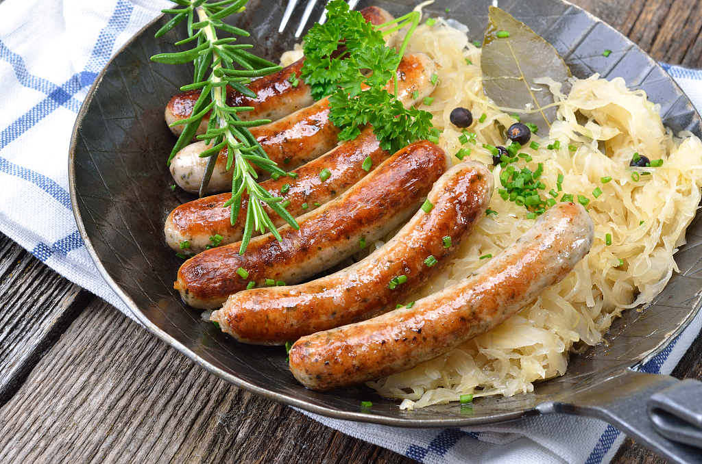 Sauerkraut alongside sausages. /CFP