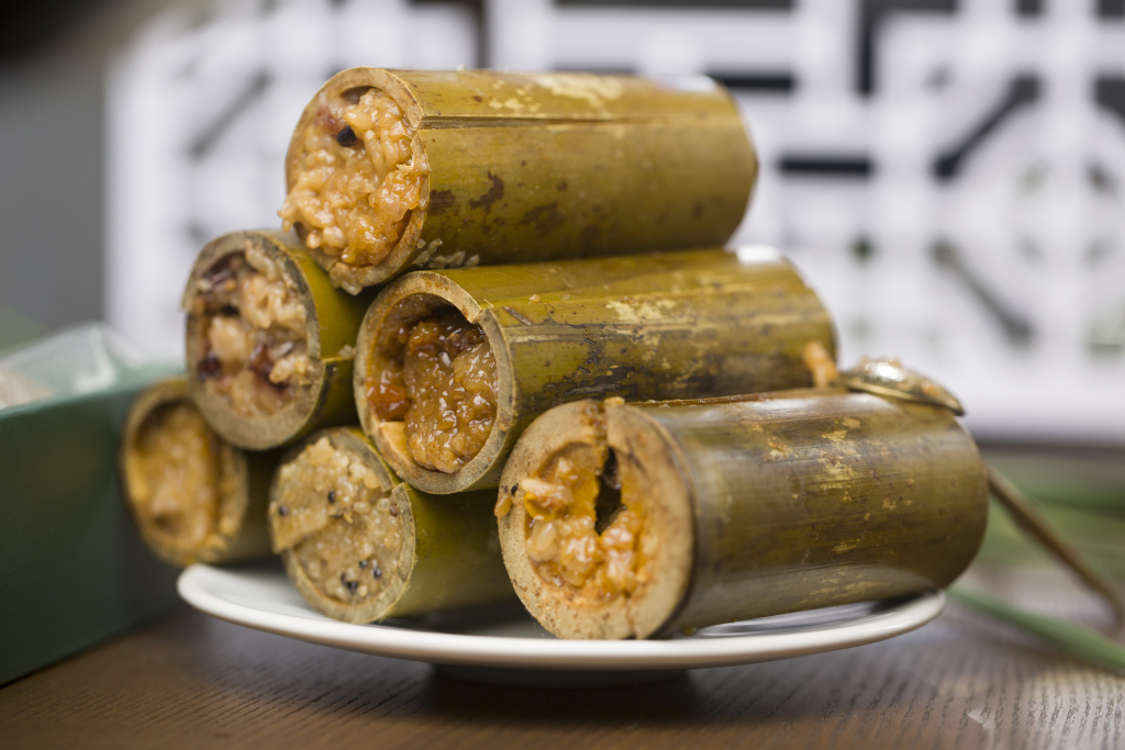 A dish of zongzi steamed in bamboo tubes. /CFP