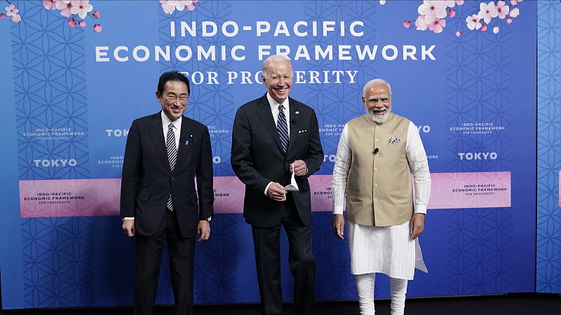 Japanese Prime Minister Fumio Kishida (L), U.S. President Joe Biden and Indian Prime Minister Narendra Modi pose for photos as they arrive at the Indo-Pacific Economic Framework for Prosperity launch event at the Izumi Garden Gallery in Tokyo, May 23, 2022. /CFP