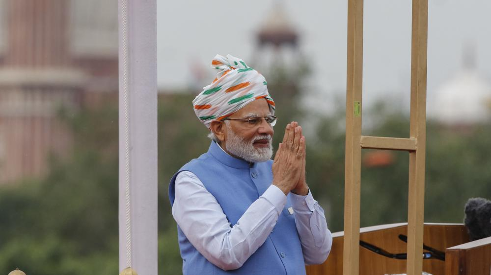 Indian Prime Minister Narendra Modi greets the nation after addressing the country at the 17th-century Mughal-era Red Fort on Independence Day in New Delhi, India, August 15, 2022. /AP