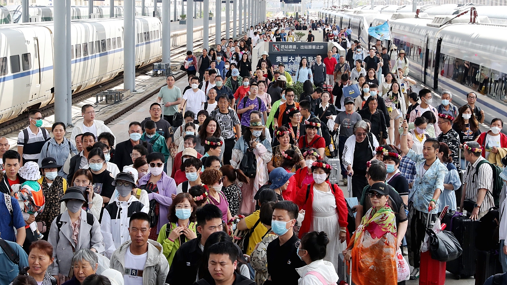 Passengers in Dali East Station in Dali, southwest China's Yunnan Province, June 21, 2023. /CFP