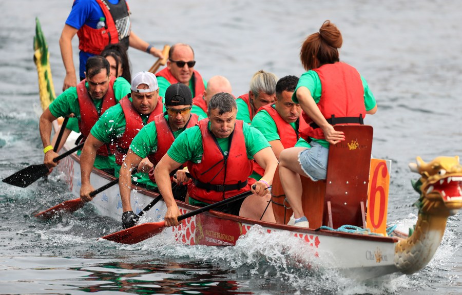 Contestants compete during the 2023 UK Chinese Dragon Boat Festival in Salford, Britain, June 17, 2023. /Xinhua