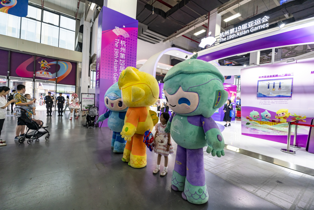 Visitors take photos with the mascots of the Asian Games Hangzhou 2022 at the 19th China International Cartoon & Animation Festival in Hangzhou, Zhejiang, on June 21, 2023. /CFP 