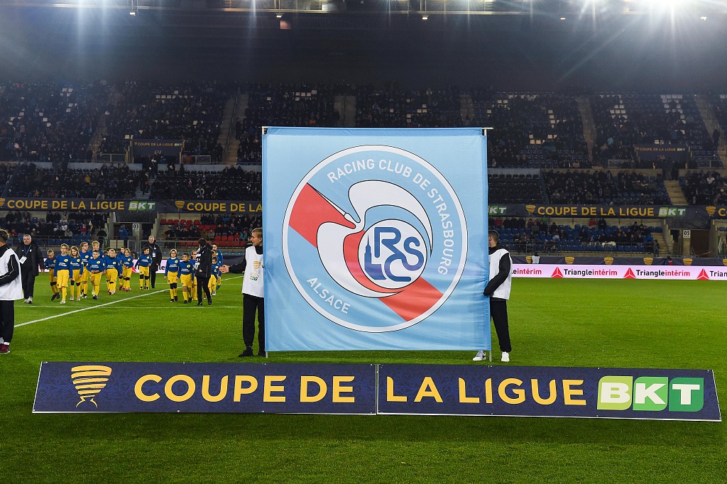 The logo of Strasbourg is shown prior to the French League Cup match between Strasbourg and Lille at La Meinau stadium in Strasbourg, France, October 30, 2018. /CFP