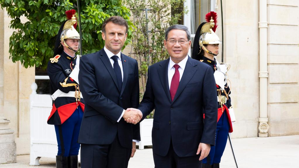Chinese Premier Li Qiang (R, front) meets with French President Emmanuel Macron at the Elysee Palace in Paris, France, June 22, 2023. /Xinhua