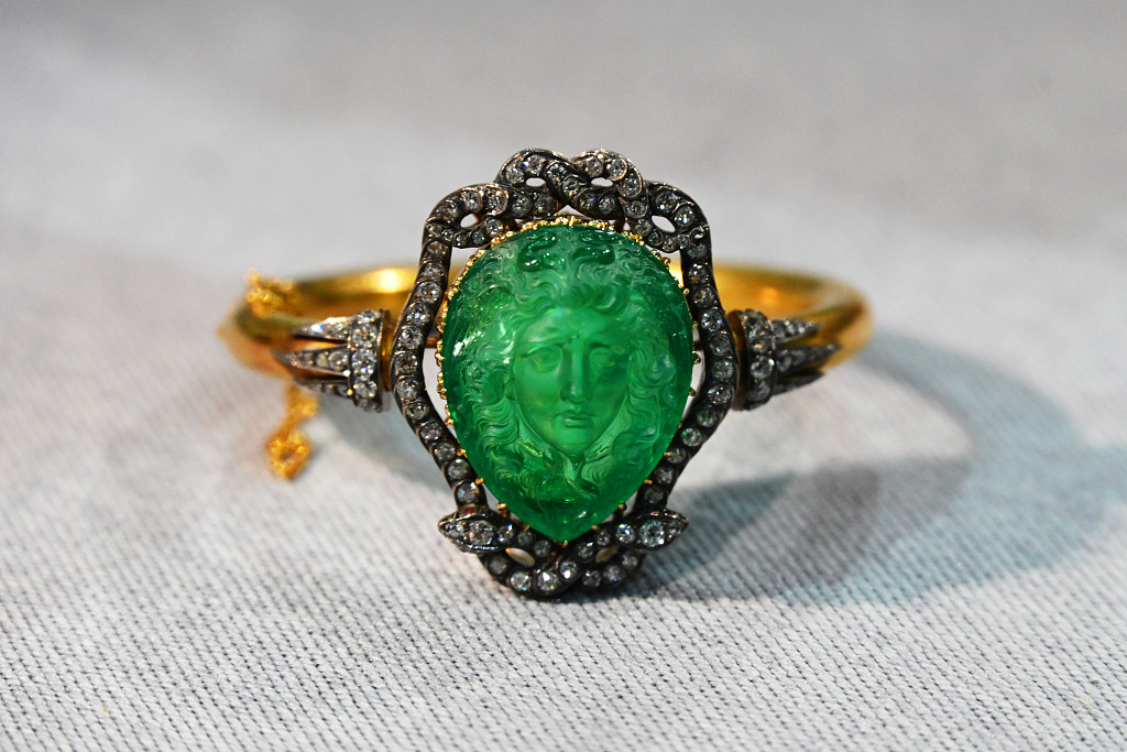 A 34-carat emerald ring which witnessed the love of Tsar Alexander I is displayed at the 5th China International Import Expo in Shanghai, October 28, 2022. /CFP
