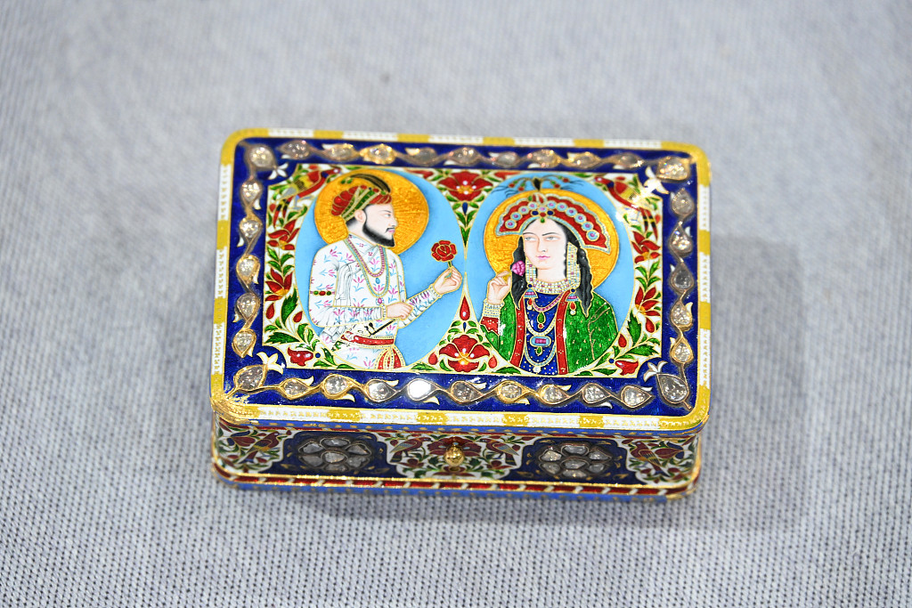 A golden snuffbox printed with a portrait of Mughal emperor Shah Jahan and his wife Mumtaz Mahal on the lid is displayed at the 5th China International Import Expo in Shanghai, October 28, 2022. /CFP