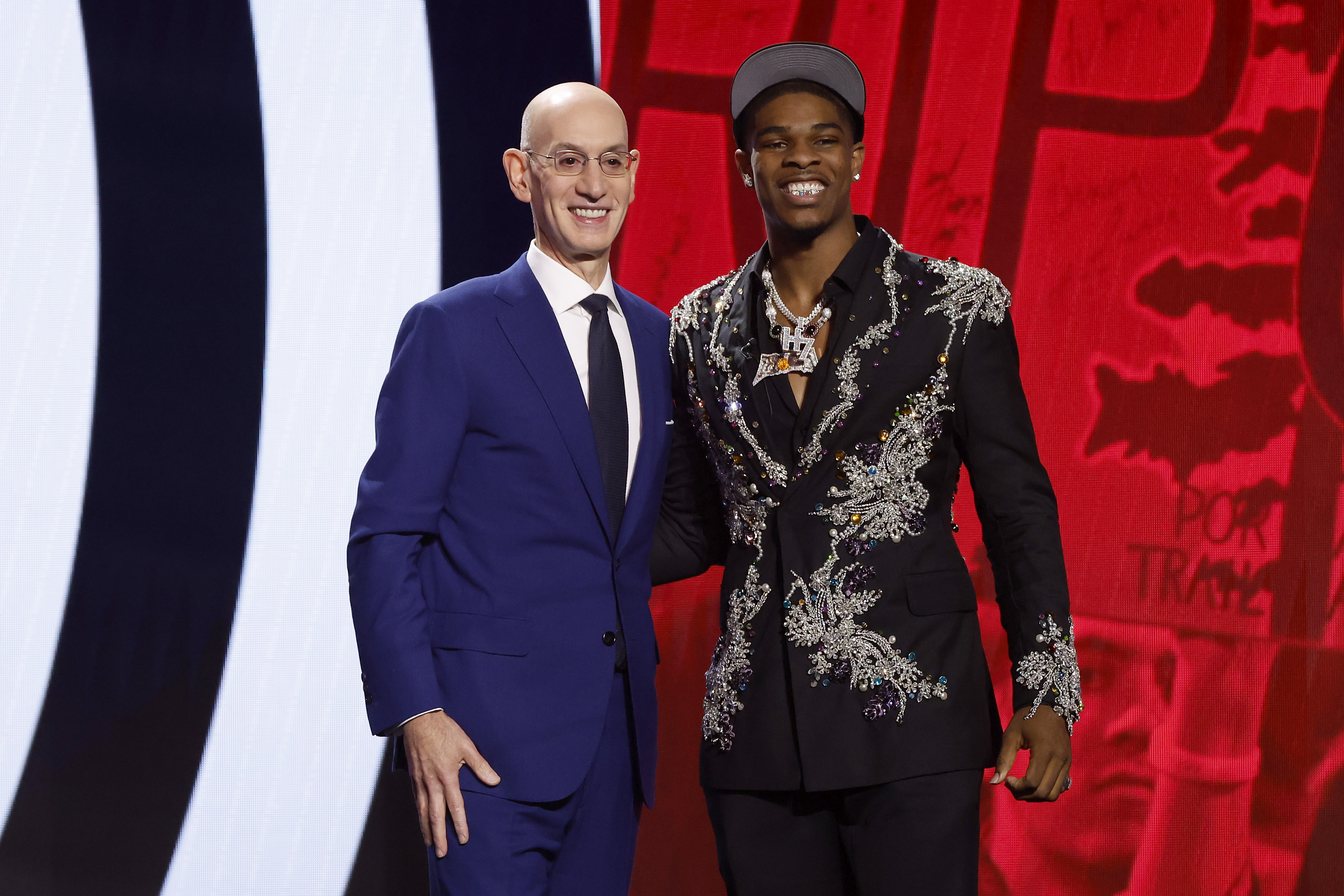 The Portland Trail Blazers select Scoot Henderson (R) from the NBA G League Ignite with the third pick in the NBA Draft at the Barclays Center in Brooklyn, New York City, June 22, 2023. /CFP