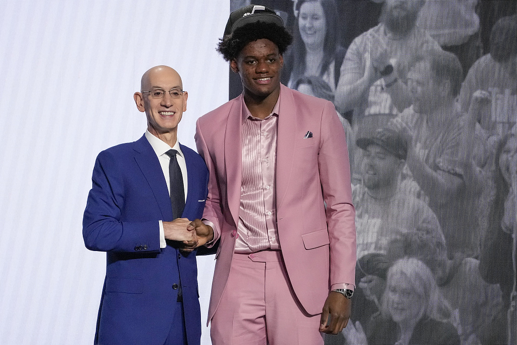 The Utah Jazz selecte Taylor Hendricks (R) from The University of Central Florida with the ninth pick in the NBA Draft at the Barclays Center in Brooklyn, New York City, June 22, 2023. /CFP