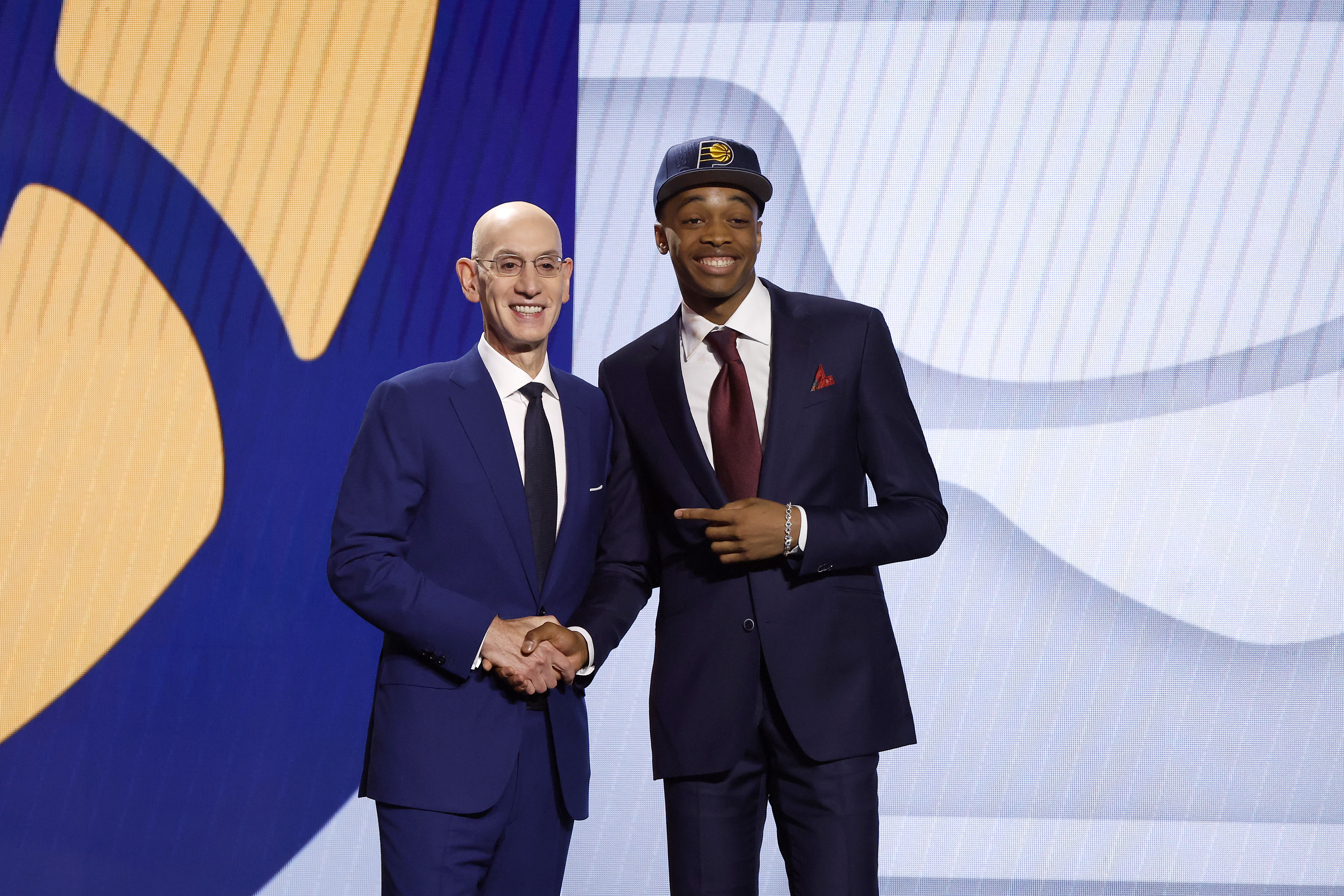 The Indiana Pacers select Bilal Coulibaly (R) from Metropolitans 92 with the seventh pick and trade him to the Washington Wizards in the NBA Draft at the Barclays Center in Brooklyn, New York City, June 22, 2023. /CFP