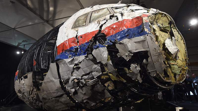 The wrecked cockipt of the Malaysia Airlines flight MH17 is presented to the press during a presentation of the final report on the cause of the its crash at the Gilze Rijen airbase, southern Netherlands, October 13, 2015. /CFP