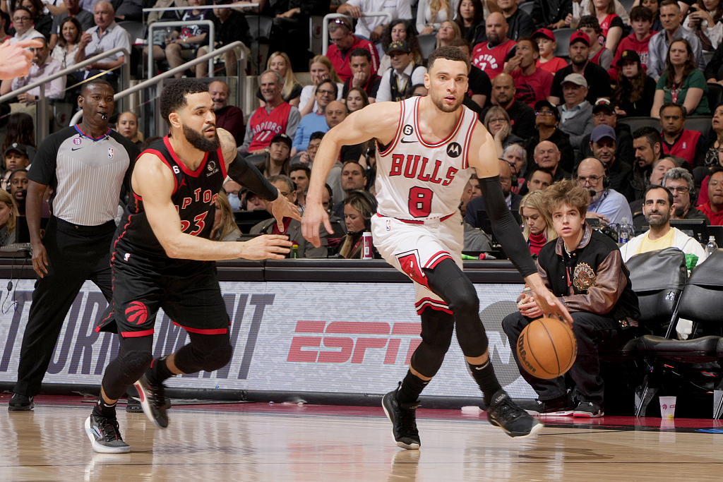 Zach LaVine (#8) of the Chicago Bulls penetrates in the NBA Eastern Conference play-in tournament game against the Toronto Raptors at the Scotiabank Arena in Toronto, Canada, April 12, 2023. /CFP