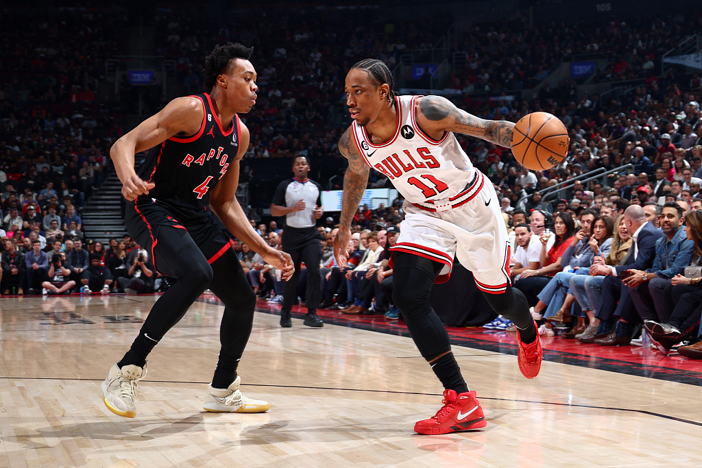 DeMar DeRozan (#11) of the Chicago Bulls penetrates in the NBA Eastern Conference play-in tournament game against the Toronto Raptors at the Scotiabank Arena in Toronto, Canada, April 12, 2023. /CFP
