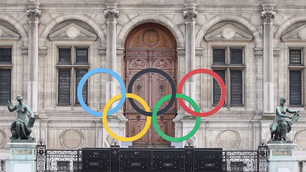 Olympic rings seen in Paris, France. /CFP