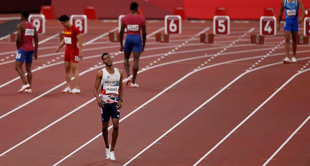Zharnel Hughes leaves the track after being disqualified for a false start at the men's 100m final during the Tokyo Olympic Games at the Olympic Stadium in Tokyo, Japan, August 1, 2021. /CFP