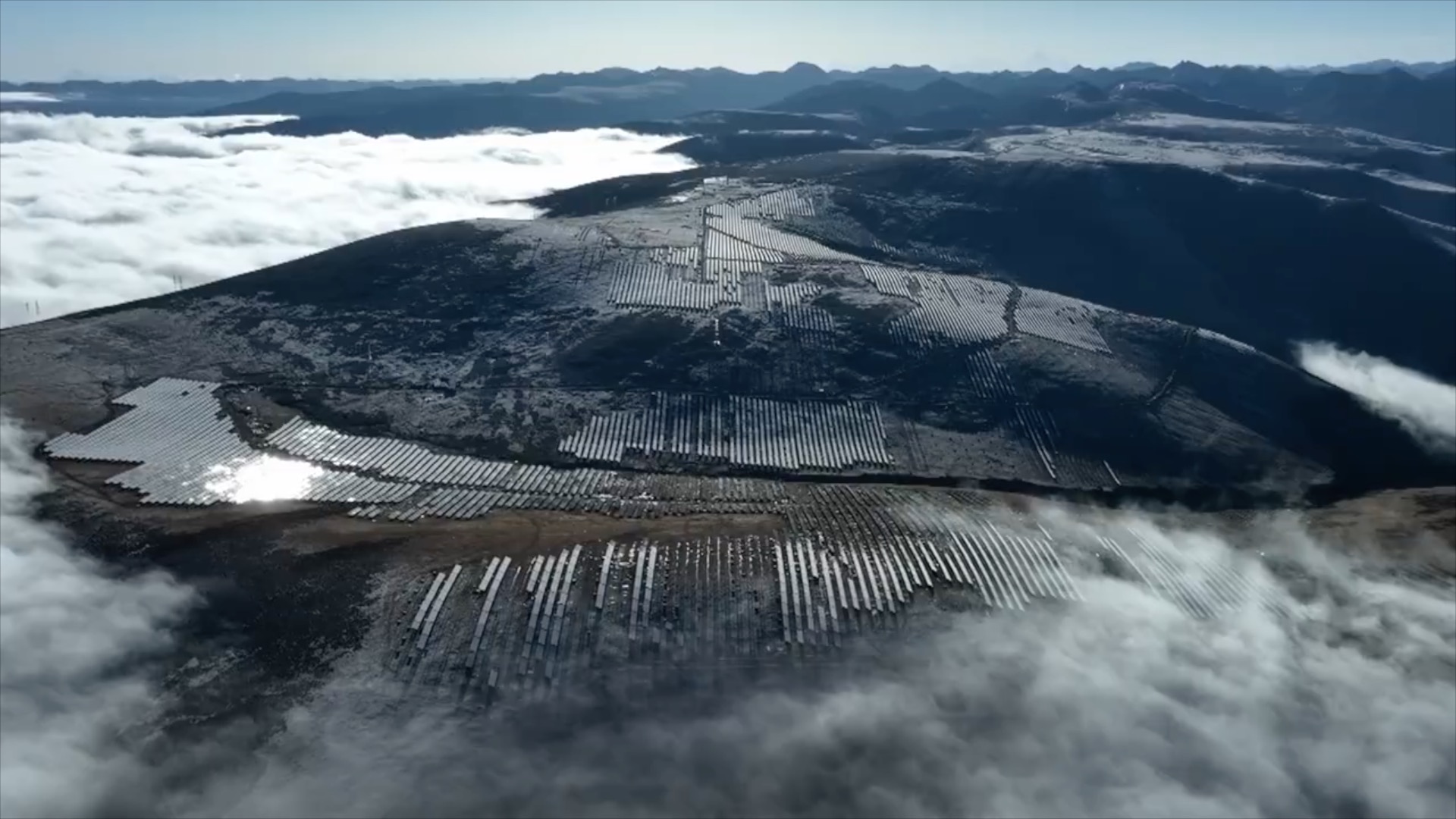 A bird's view of the Kela photovoltaic power station in  in the Yalong River Basin, Yajiang County, Tibetan Autonomous Prefecture of Garze, southwest China's Sichuan Province. /CMG