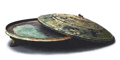 An undated photo shows a bronze aozi discovered in Jiaozuo, Henan, in 1989. /Daozhonghua