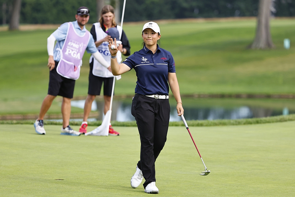 Yin Ruoning reacts to the crowd after making a putt on the 18th green during the final round of the Women's PGA Championship at the Baltusrol Golf Club in New Jersey, U.S., June 25, 2023. /CFP