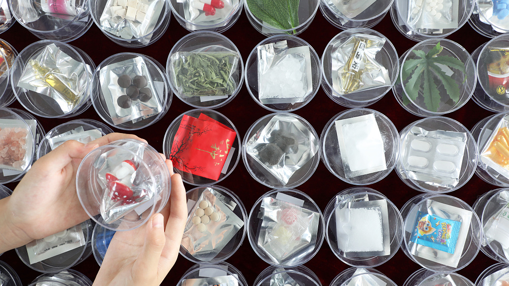 The simulated drug samples on display in Tangshan City, north China's Hebei Province, June 25, 2023. /CFP