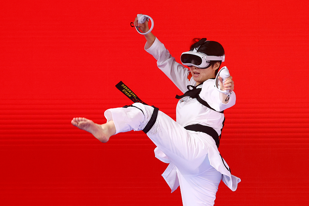 Wu Jingyu of China competes in the Virtual Taekwondo event as third in the Olympic Esports Series in Singapore, June 25, 2023. /CFP 