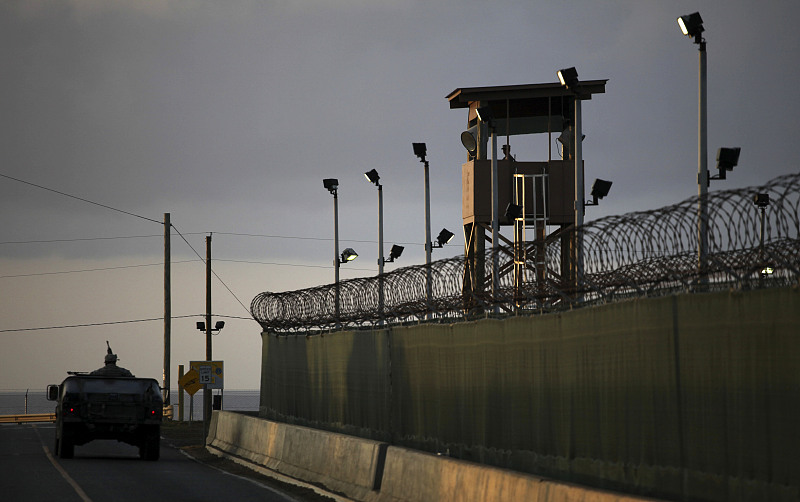 A guard looks out from a tower at the detention facility on Guantanamo Bay U.S. Naval Base in Cuba, March 30, 2010. /CFP