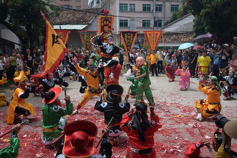 Artists perform Yingge dance in Dongguan City, Guangdong Province, June 24, 2023. /CFP