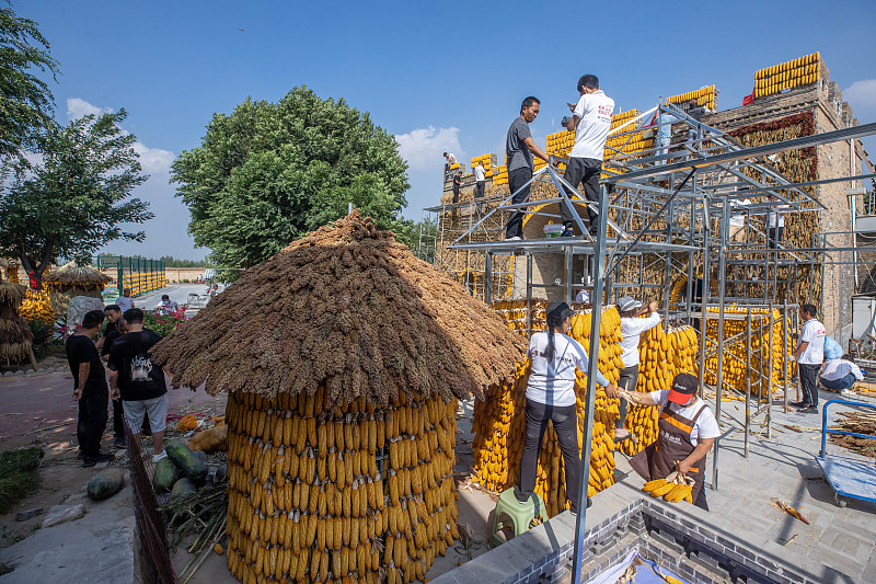 A harvest festival is held at Lanshangen-Yuncheng Impression scenic area in Yuncheng City, Shanxi Province. /CFP