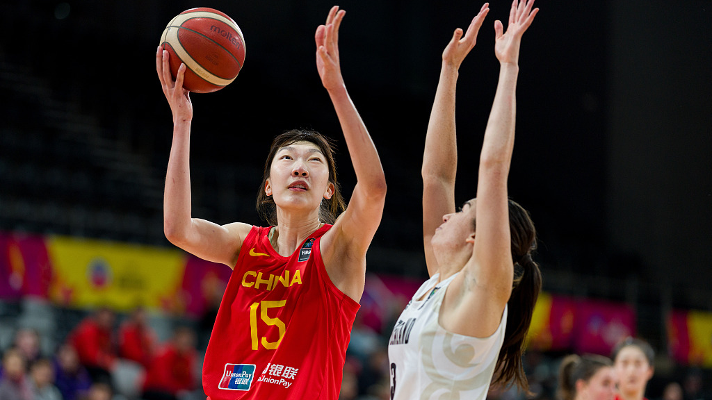 Han Xu (L) in action during FIBA Women's Asia Cup in Sydney, Australia, June 27, 2023. /CFP