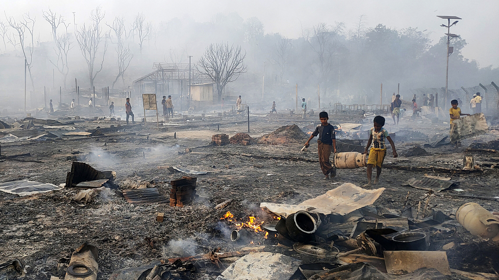 Rohingya refugee boys salvage a gas cylinder after a major fire in Balukhali camp at Ukhiya in Cox's Bazar district, Bangladesh, March 5, 2023. /CFP