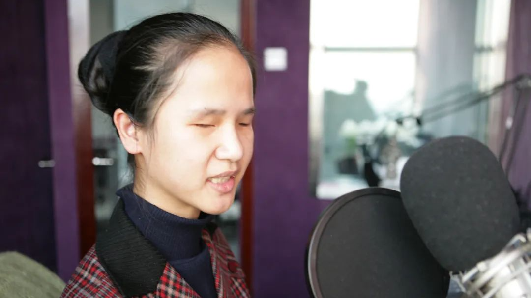 A file photo of Dong Lina, China's first visually impaired broadcaster to attain a master's degree in broadcast and television. /China Media Group