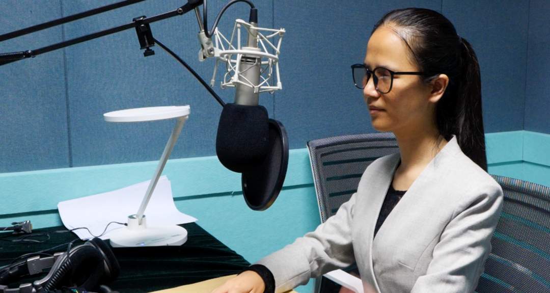 A file photo of Dong Lina, China's first visually impaired broadcaster to attain a master's degree in broadcast and television. /CMG
