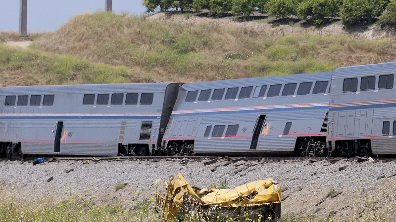 A destroyed truck lies near a derailed Amtrak train in Moorpark, California, U.S., June 28, 2023. /CFP