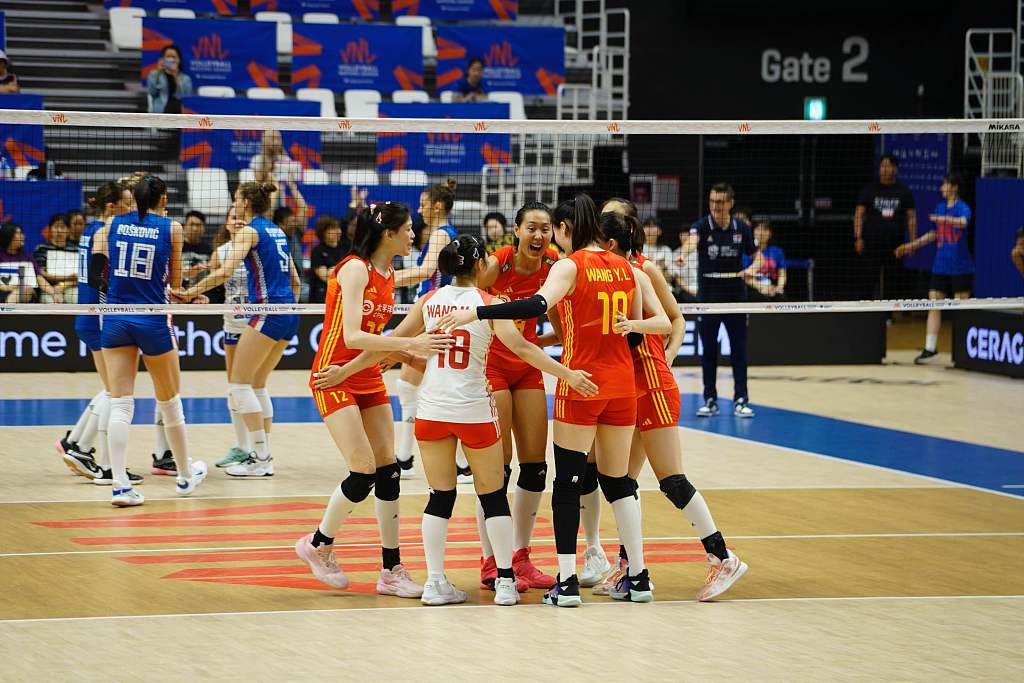 Chinese players celebrate a point during the game against Serbia in the Women's Volleyball Nations League in Suwon, South Korea, June 28, 2023. /CFP