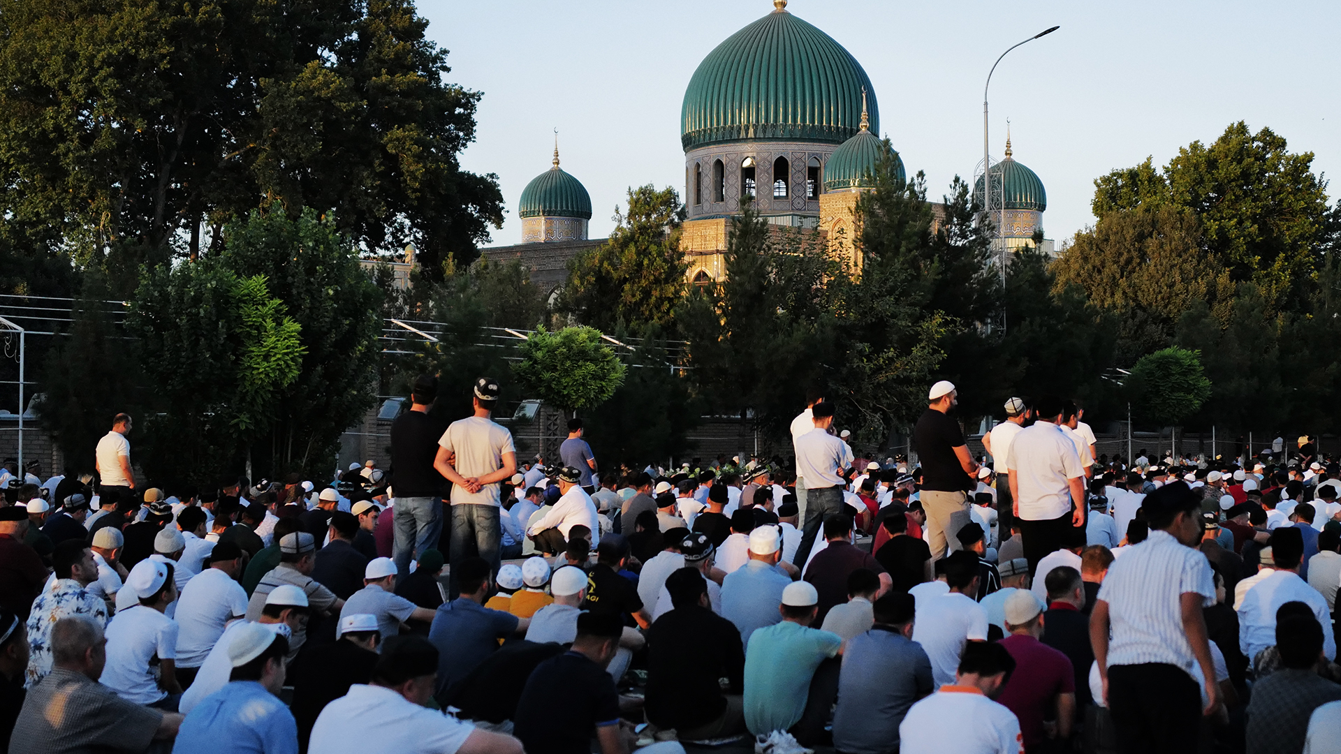Locals gather during congregational prayer during Eid al-Adha in Samarkand, Uzbekistan, June 28, 2023. /CGTN