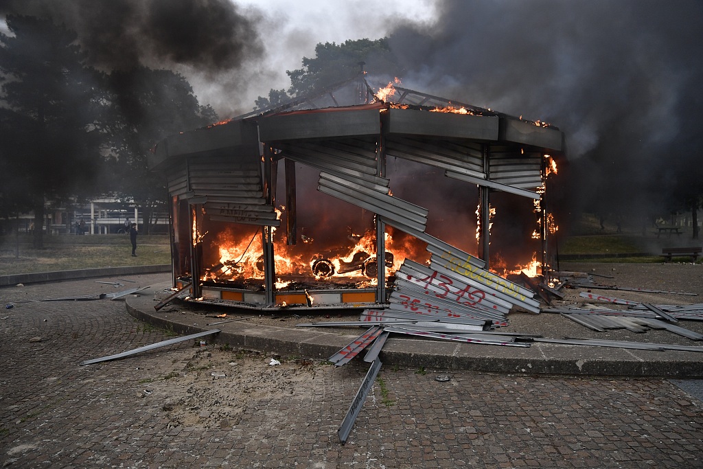  A store burns during the protest in Paris, France, June 29, 2023. /CFP