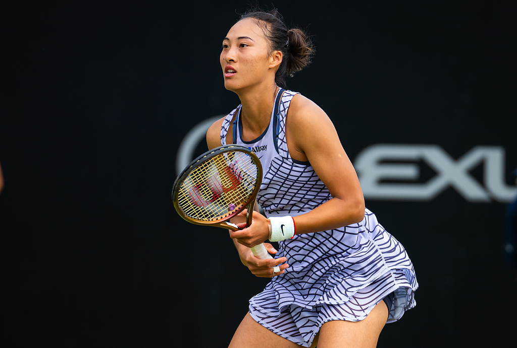 Zheng Qinwen of China competes in the Rothesay International women's singles first-round match against Jessica Pegula of the United States at Devonshire Park in Eastbourne, England, June 27, 2023. /CFP 
