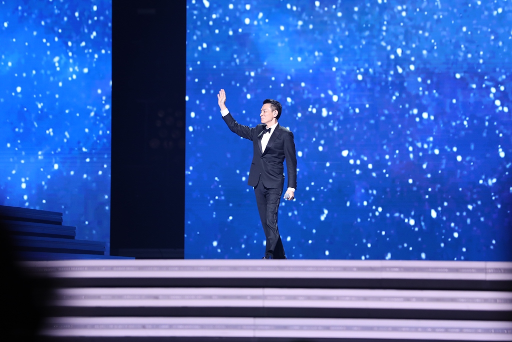 Andy Lau performs his signature song 