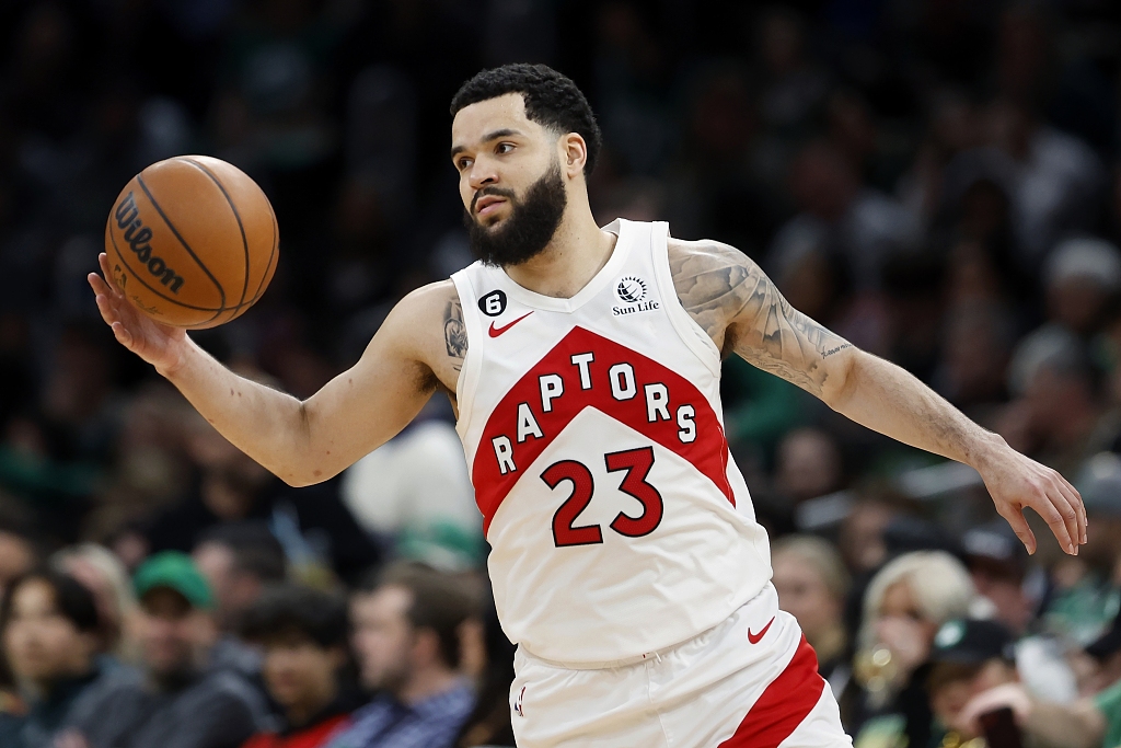 Fred VanVleet of the Toronto Raptors dribbles in the game against the Boston Celtics at TD Garden in Boston, Massachusetts, April 7, 2023. /CFP