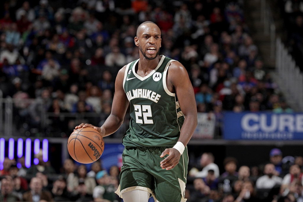 Khris Middleton of the Milwaukee Bucks dribbles in the game against the Detroit Pistons at Little Caesars Arena in Detroit, Michigan, March 27, 2023. /CFP