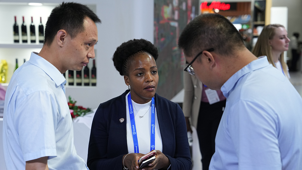 Chinese and foreign businessmen discuss cooperation at the third China-Africa Economic and Trade Expo in Changsha, Hunan Province, June 29, 2023. /CFP