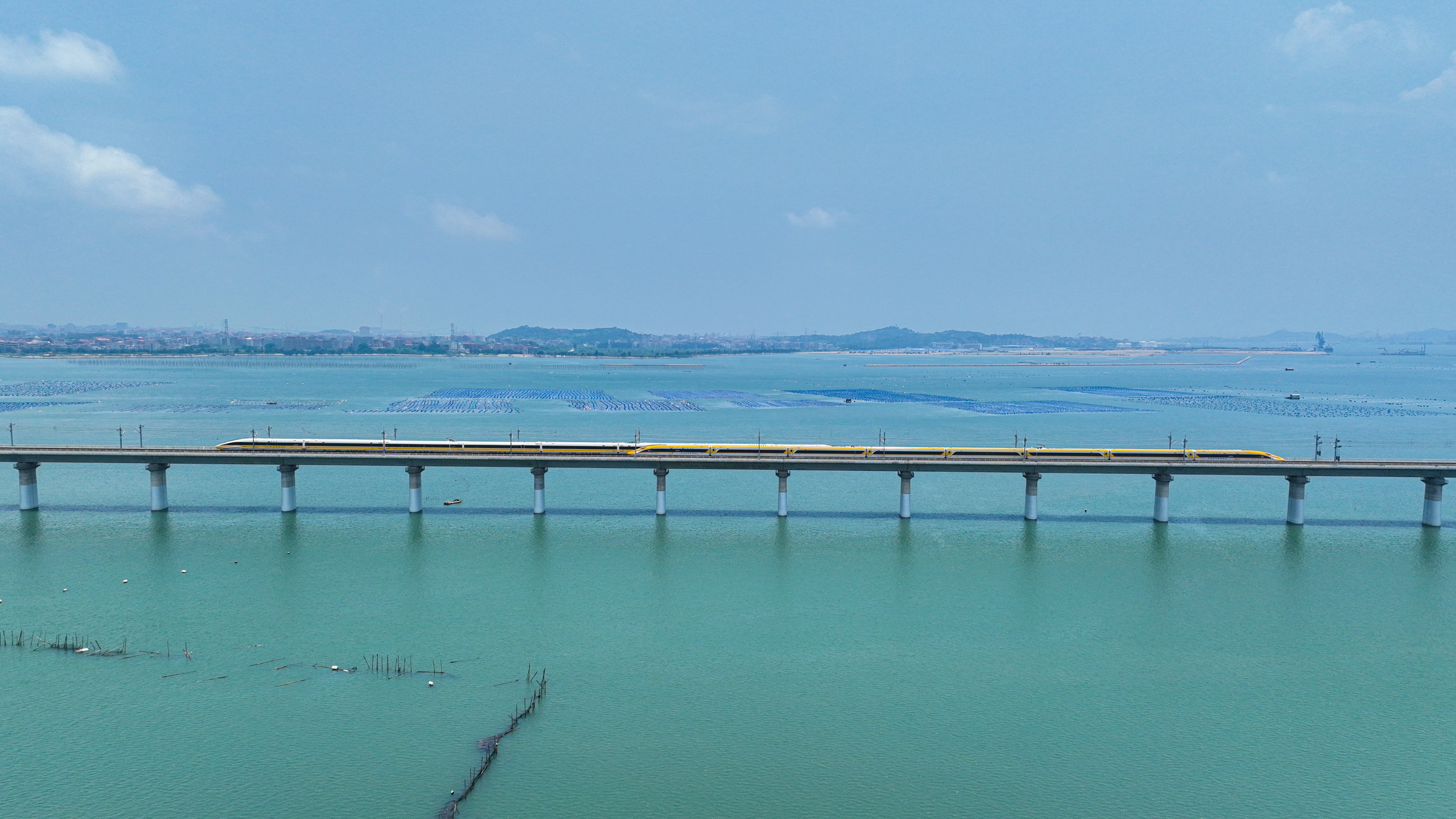 Tests on the Meizhou Bay cross-sea bridge, part of the 277-km Fuzhou-Xiamen high-speed railway, June 28, 2023. /China Academy of Railway Sciences