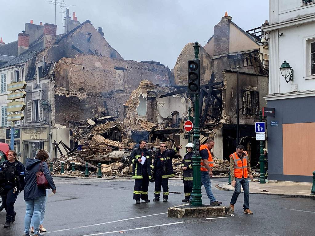Emergency personnel survey the scene of a burnt out building, which housed a pharmacy, in Montargis, some 100 kilometers south of Paris on July 1, 2023. /CFP